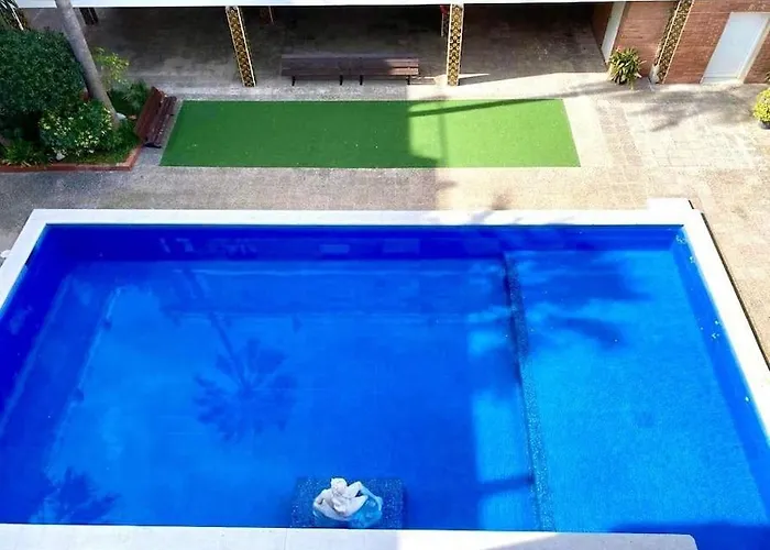 Beachfront شقة كاستيلديفيلس