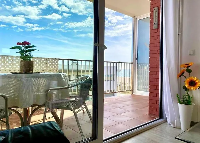 Beachfront شقة *
